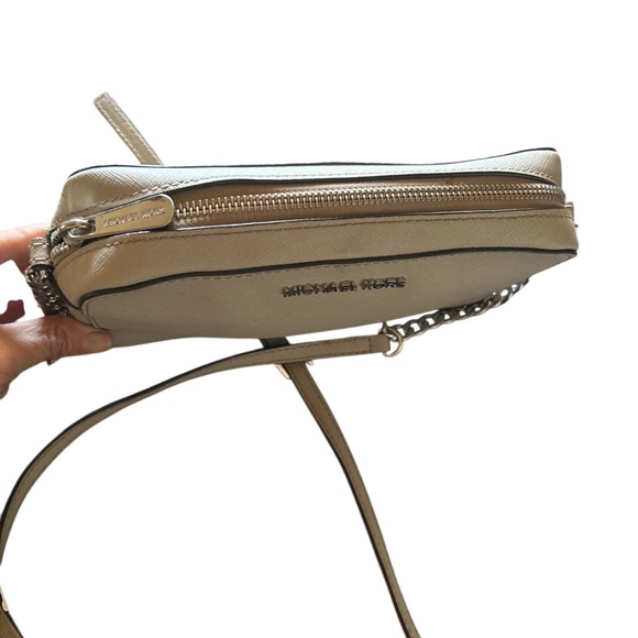 EUC Michael Kors Crossbody - Picture 2 of 4